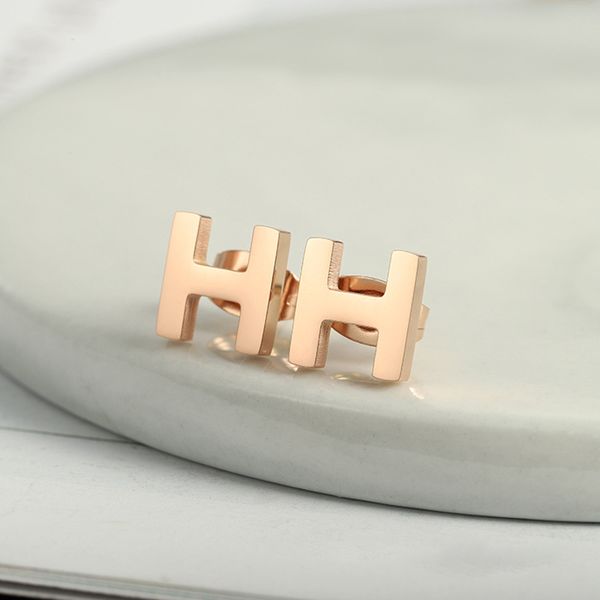 

2020 fashion exquisite stud earrings for women man rose gold titanium steel earrings piercing jewelry, Golden;silver