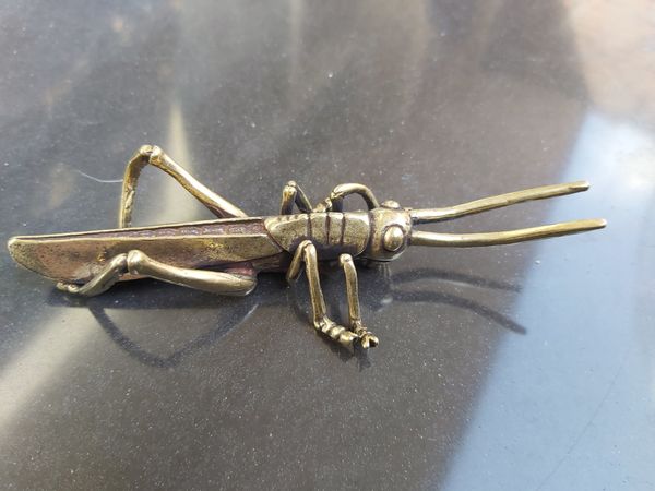 

solid sand small statue antique pure brass statue acridid; locust; grasshopper copper ornament solid brass frog fragrance tea ornament