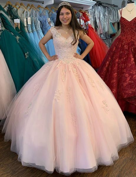 Einfache rosa billige Spitze Perlen Quinceanera Prom Kleider V-Ausschnitt Ballkleid Tüll Abendparty süß 16 Kleid ZJ191