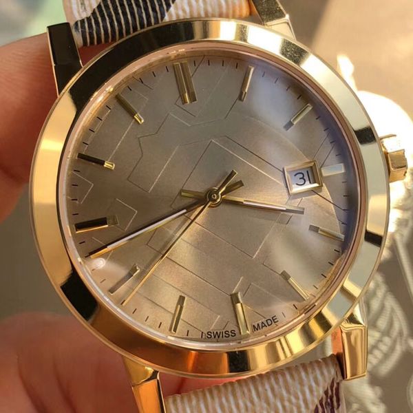 

Fashion Ladies Wristwatch Quartz The City Champagne Dial Haymarket Check Strap Women's Watch 9026 6pcs