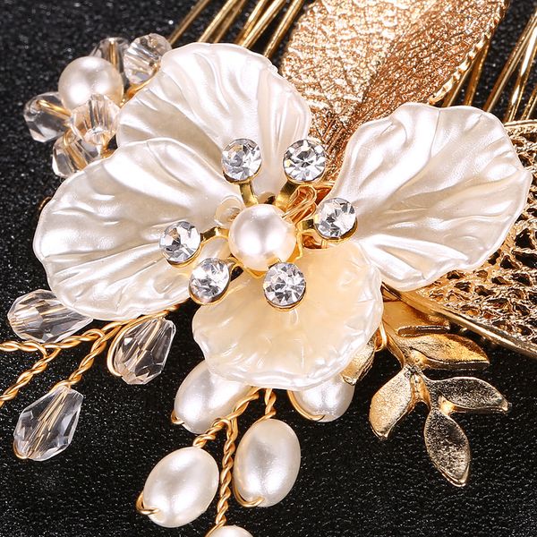 

new shell flower hair comb insert comb handmade alloy pearl hair fashion bridal headwear wholesale