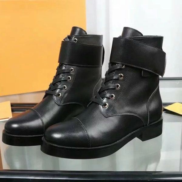 

ladies short boots thick bottom martin boots fashionable comfortable leather material front water table, 5cm high heel.size35-42original box, Black