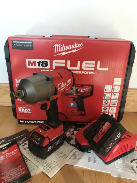 

Milwaukee M18ONEFHIWF34-502X 18 В Литий-ионное топливо 3 / 4in Фрикционное кольцо Ударный гайковер