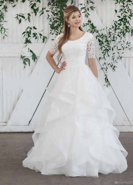 

2019 new ball gown mode t wedding dre with half leeve beaded lace ruffle kirt temple bridal gown leeved cu tom made
