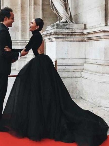 Siyah Balo Gotik Gelinlik Yüksek Boyun Uzun Kollu Seksi Açık Geri Kadınlar Vintage Olmayan Beyaz Gelinlikler Couture Custom Made