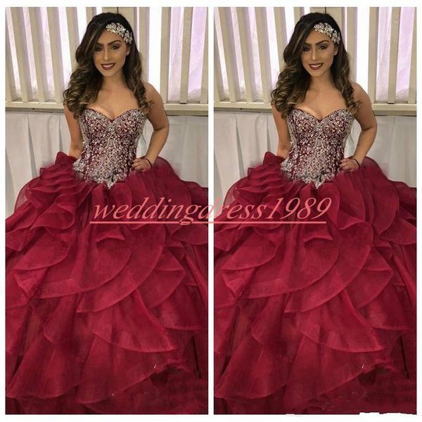 Sweet 16 Ruffle Crystal Beads Abiti Quinceanera Ball Tiers 2019 Organza Plus Size Long Girl Prom Party Dress Abiti formali Sweep Lunghezza