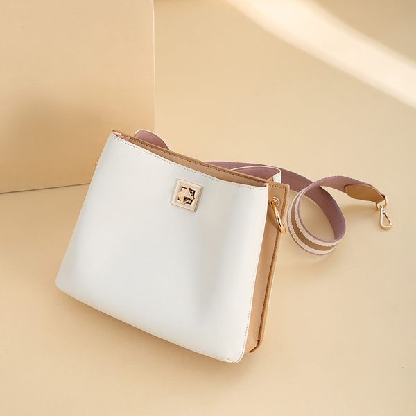 

women's stylish cross-body bag goes hand-in-hand with ins one-shoulder bag and women's baotou high-capacity bucket