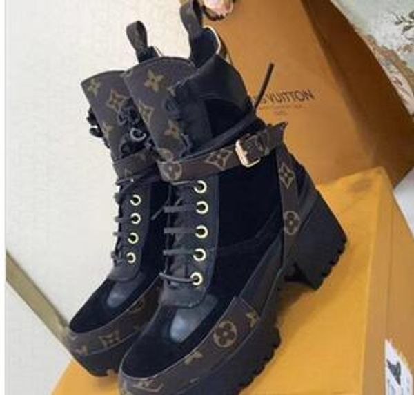 

2019 luxury fashion female boots fashion letter knitting socks leisure ms martin boots outdoor hiking boots during the winter start 35 to 42, Black