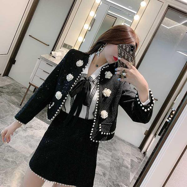 

autumn 2019 early small fragrant cardigan black coat pearl tweed jacket + mini tweed skirt suit, White