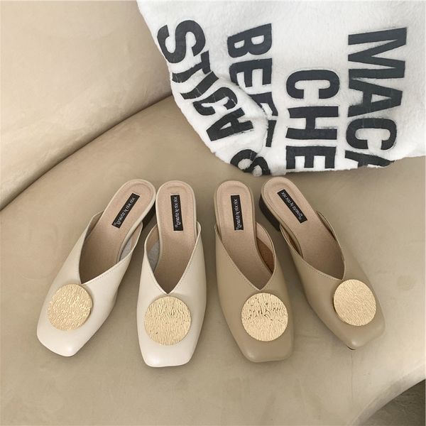 

2020 женщина тапочки дизайнеры мулов металлические украшения острым носом на низком каблуке женская обувь кожа снаружи платье элегантные сла, Black