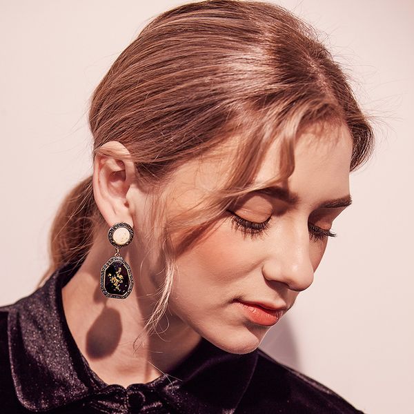 

нерегулярное урожай серег женщин дикого личность европейской и американской моды лома золото diamond-drop серьги темперамент чистый красный, Golden