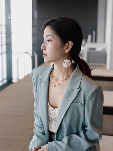 

titanium steel rose gold long necklace for women length europe and america white shell four leaf flower sweater chain pendant necklace, Black