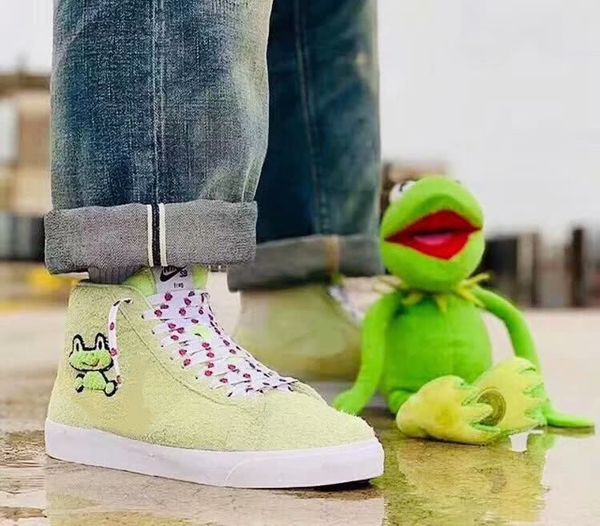 

2019 new sb zoom blazer mid qs fashion green running shoes men womens frog prince skate shoes sale sports sneakers 36-44, White;red