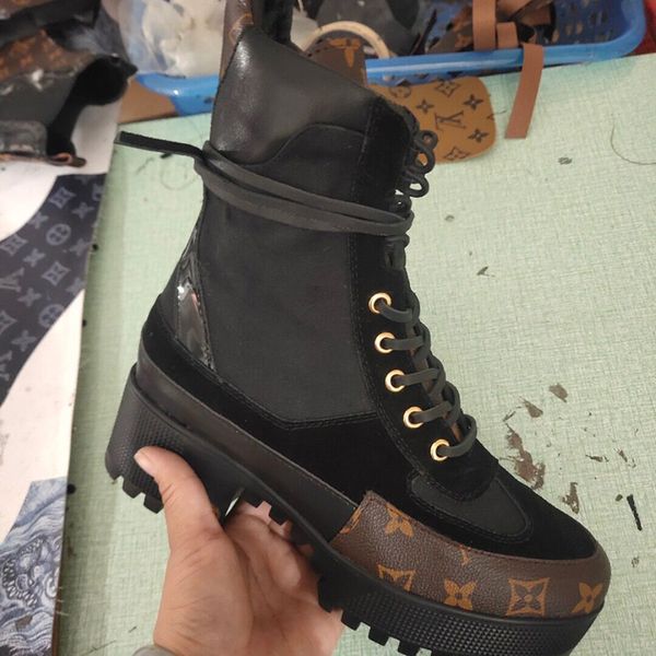 

2020 wild european women's boots thick high-heeled front lace-up short tube printing color-matching martin boots factory direct sales, Black