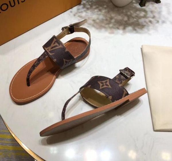 

На продажу Роскошные дизайнерские женские сандалии на плоской подошве 2019 Модные дизайнерские женские туфли с цветочным принтом Тапочки с сандалиями