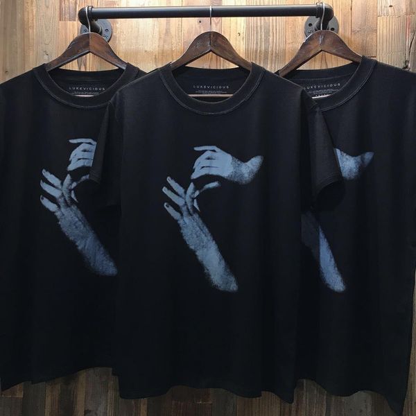

2020 fashion streetwear lukevicious summer black tees inside-out brand oversized finger printed t-shirt, White;black