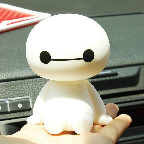 Робот Baymax качающейся головой