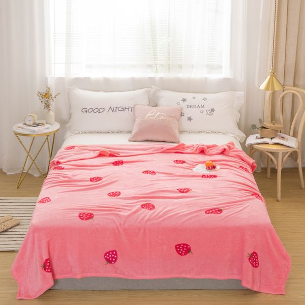 

strawberry bedspread blanket 200x230cm high density super soft flannel blanket to on for the sofa/bed/car portable plaids