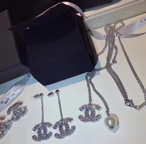 

Luxury cla ic de igner white gold full cry tal cc pendant charm hort chain necklace and dangle earring for women jewelry et