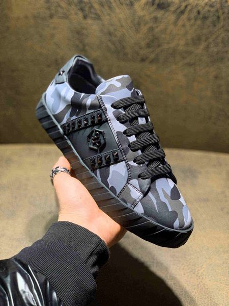 

2020 new qe men's casual shoes leather fashion men's classic casual sneakers camouflage pattern sneakers
