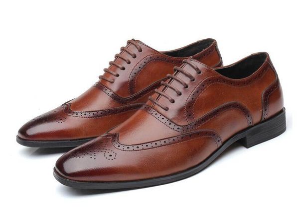 2019 neue Designer-Männer spitze Brogue-Wohnungen Schuhe für männliche Heimkehr-Kleid-Hochzeits-Abschlussball-Schuhe