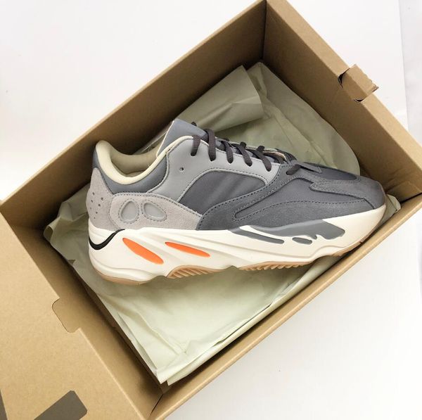 

2019 new arrival 700 v2 magnet men women de igner hoe white grey orange kanye we t woman fa hion trainer