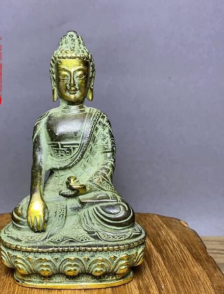 

античная античная коллекция старых объектов bronze и золотого будды статуя бронзовая статуя будды шакьямуни