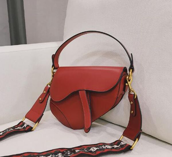 

2020 est designer catwalk handbags men and women shoulder bags, handbags, backpack wide shoulder strap pu saddle bag messenger bag