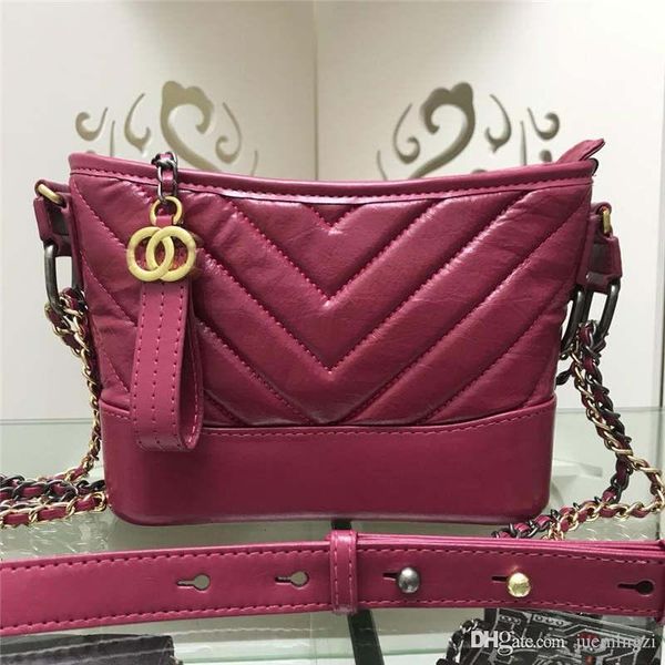 

designers red quilted caviar chain shoulder bag 1016v size:20*15*8cm
