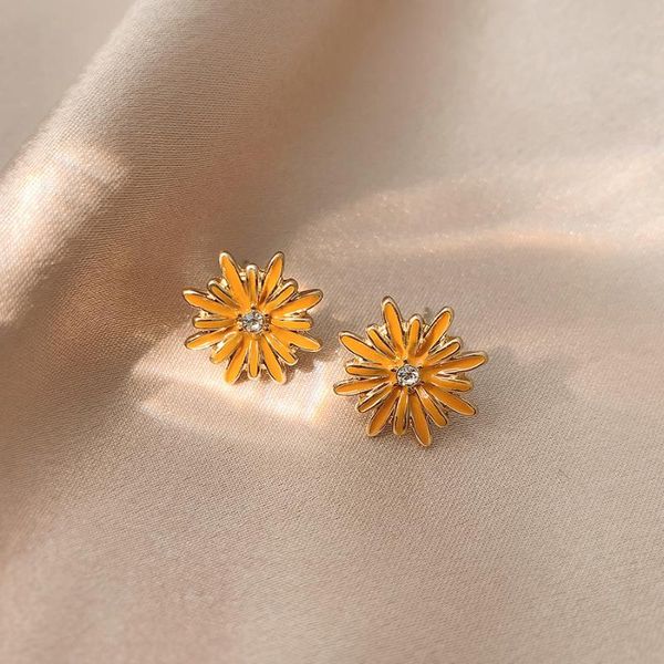 

new arrive fashion simple small daisy earrings for woman small and delicate earrings 2020 new design stud earring female, Silver