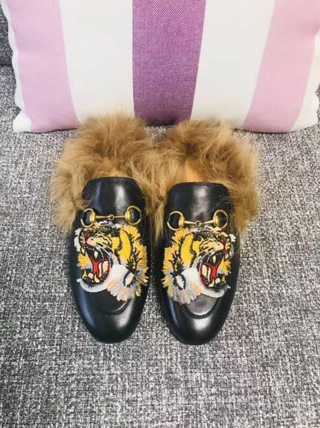 

2018 осень и зима дамы Повседневная обувь роскошные меховые мул тапочки дамы кожа плоские замши мул обувь любовь обувь Мода slippers35-41 i12