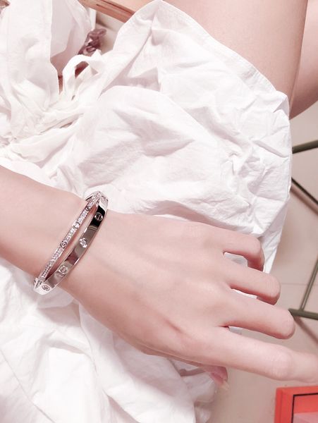 

exquisite bracelet 18k screw double ring cross bangle exhibiting the unique temperament of the female atmosphere exquisite gifts for women, Black