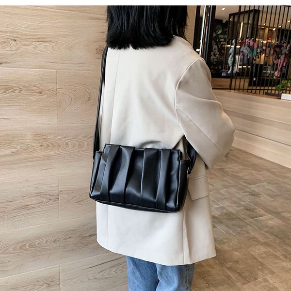 

simple fashion design ladies bag 2020 wild messenger bag folding fashion handbag