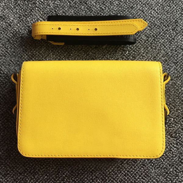 

мини-сумка скульптура новый поворот мини-сумка желтый ремешок клип "только для отображения" наплечные сумки черно-белые полосы тренд пакет