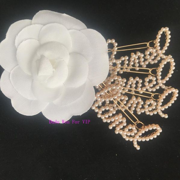 

2019 cla ic hollow out hair pin fa hion hair clip cla ic pearl luxury letter hair acce orie matel bobby pin vip gift