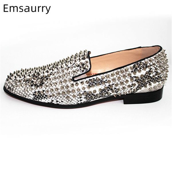 

serpentine pattern fashion men shoes round toe decor metal rivets footwear male low heel comfy slip on loafers 2020 men shoes, Black