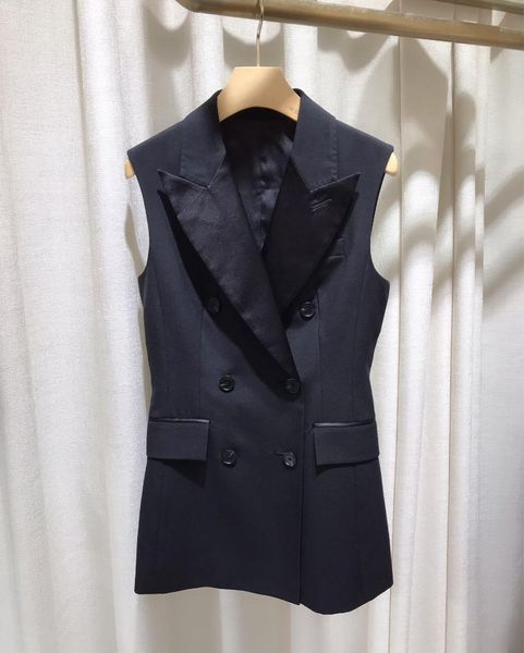 

2019 new ladies fashion lapel sleeveless double-breasted vest 0808, Black;brown