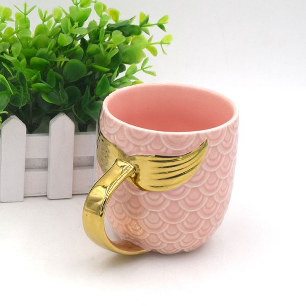 

fashion mermaid ceramic water cup fish tail handle milk tea cups pearl glaze golden mug exquisite tumblers 18zf k1