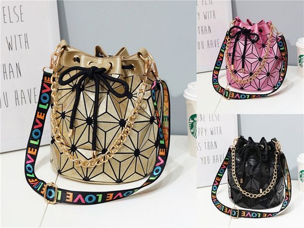 

designer luxury shoulder bag travel bags large capacity mens fitness bag fashionable slanting bag bee waterproof for ladies 872