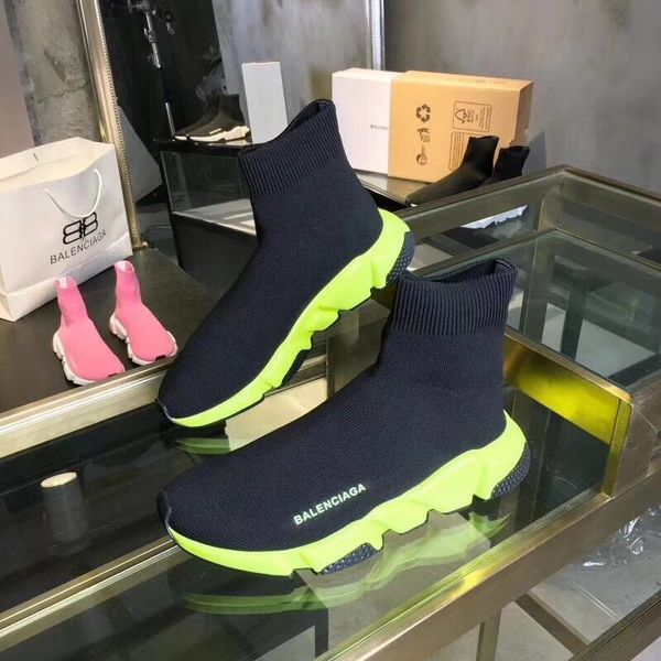 

2020 new uq8 men and women socks shoes fashion sneakers couple models outdoor sports shoes daily casual breathable sports shoes belt box