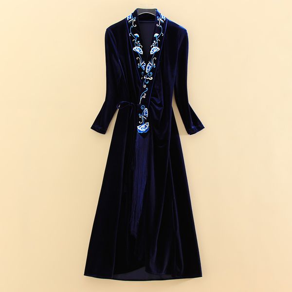 

embro mill new autumn women velvet coat ethnic style retro elegant lady embroidery v-neck blue party trench coat female s-xxl, Tan;black