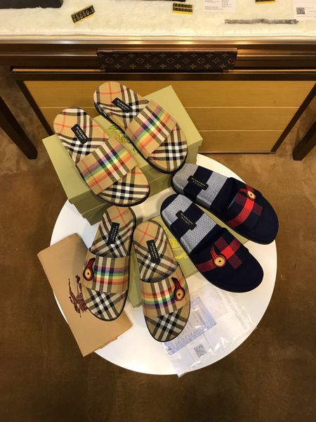 

2019 Best Quality Men Beach Slide Sandals Medusa Scuffs 2019 Brand Slippers Men Beach Fashion Slip-on Luxury Sandals Size 38-45