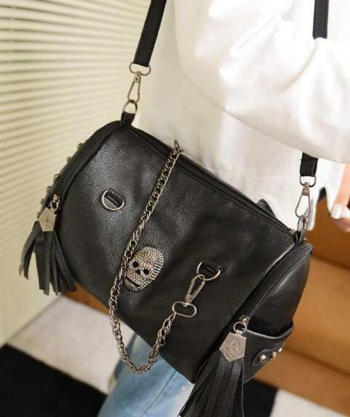 

designer portable women shoulder bag skull fashion bags tassel lady crossbody satchel messenger bucket motorcycle bags big capacity/3