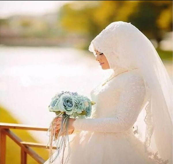 Arabisches muslimisches Brautkleid mit langem Weg, luxuriöse volle Ärmel, Stehkragen, Frau, Spitze, applizierte Hijab-Hochzeitskleider, Robe de Mariage