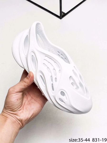 

2020 men's women sports closed toe sandals water beach outdoor breathable slippers, Black