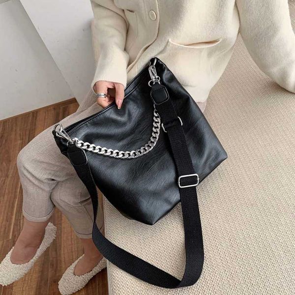 

fantasy 2020 new black color pu leather fashion handbag for women large silver thick chain messenger crossbody bag high capacity