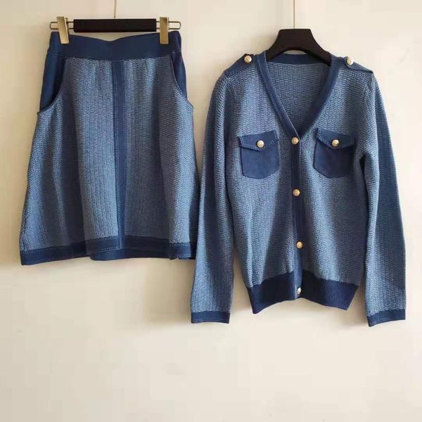 

2020 autumn and winter new v-neck gold buckle long-sleeved knitted + elastic waist skirt knitted suit women size s-l, White