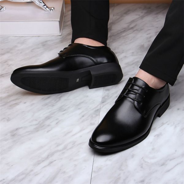 

2019 new brand classic man pointed toe dress shoes mens patent leather black wedding shoes oxford formal big size