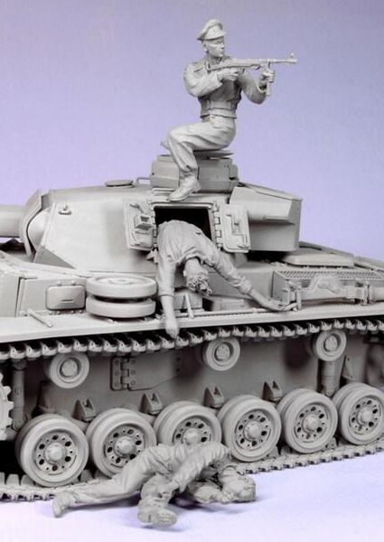 

1/35 resin kits escaping german tank crew 3pcs/set (no include tank
