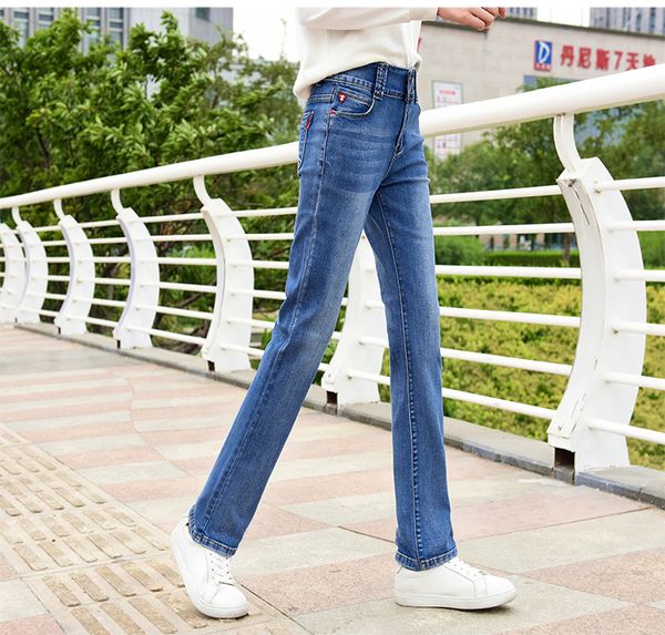 

deep blue elastic waist straight jeans are female